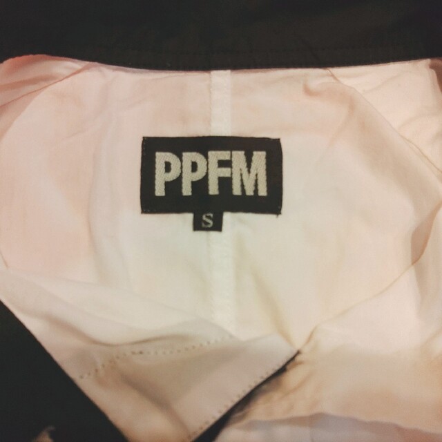PPFM(ピーピーエフエム)のPPFM 半袖 Yシャツ 綿100％ Sサイズ 首もととセンターのラインが可愛い レディースのトップス(シャツ/ブラウス(半袖/袖なし))の商品写真