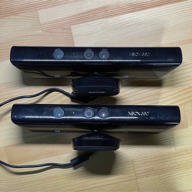 Xbox360(エックスボックス360)の【2台】Xbox 360 Kinect センサー エンタメ/ホビーのゲームソフト/ゲーム機本体(家庭用ゲーム機本体)の商品写真