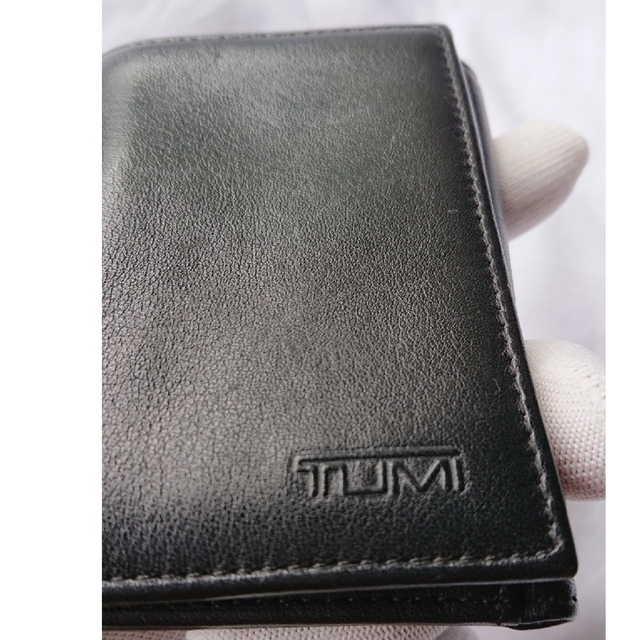 訳有未使用 TUMI トゥミ ☆ レザー ジップ 二折財布 小銭室有 ブラック