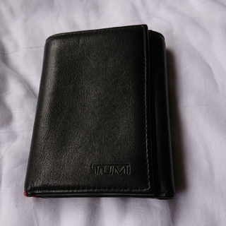 トゥミ(TUMI)の【TUMI】トゥミ★カーフレザー･三つ折カード･札入れ財布(ブラック)中古美品(折り財布)