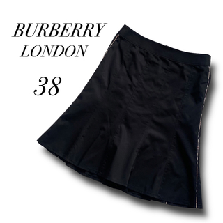 バーバリー(BURBERRY)の美品 BURBERRY LONDON ノバチェック 膝丈フレアスカート ブラック(ひざ丈スカート)