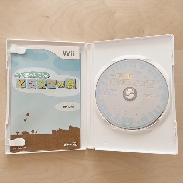 任天堂(ニンテンドウ)の美品 街へいこうよ どうぶつの森 Wii エンタメ/ホビーのゲームソフト/ゲーム機本体(家庭用ゲームソフト)の商品写真