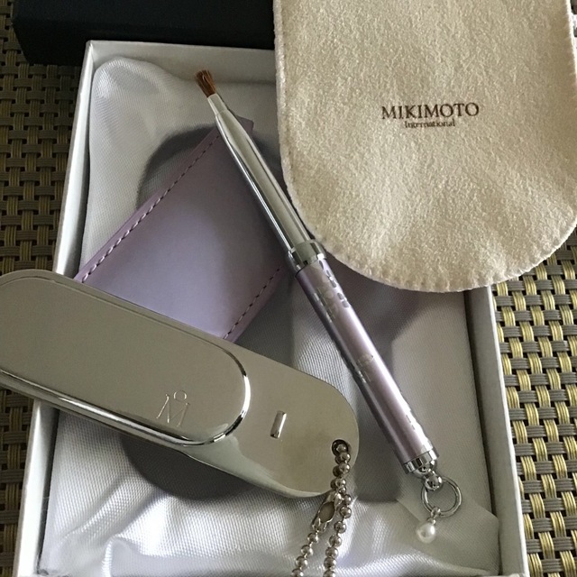 MIKIMOTO(ミキモト)の【新品未使用】ミキモトリップブラシミラーセット コスメ/美容のメイク道具/ケアグッズ(ブラシ・チップ)の商品写真