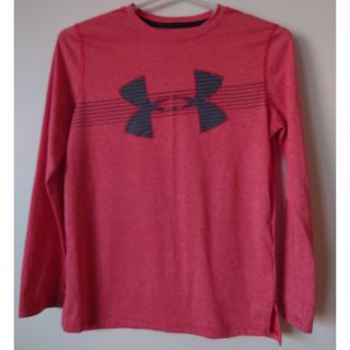 アンダーアーマー(UNDER ARMOUR)の《専用》アンダーアーマーキッズ　長袖Tシャツ【140】(Tシャツ/カットソー)