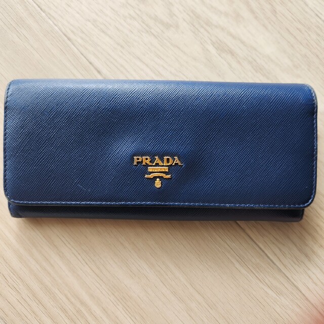 PRADA(プラダ)のPRADA プラダ　長財布　ブルー　ライトブルー　水色 レディースのファッション小物(財布)の商品写真