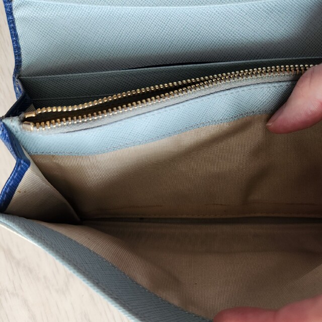 PRADA(プラダ)のPRADA プラダ　長財布　ブルー　ライトブルー　水色 レディースのファッション小物(財布)の商品写真