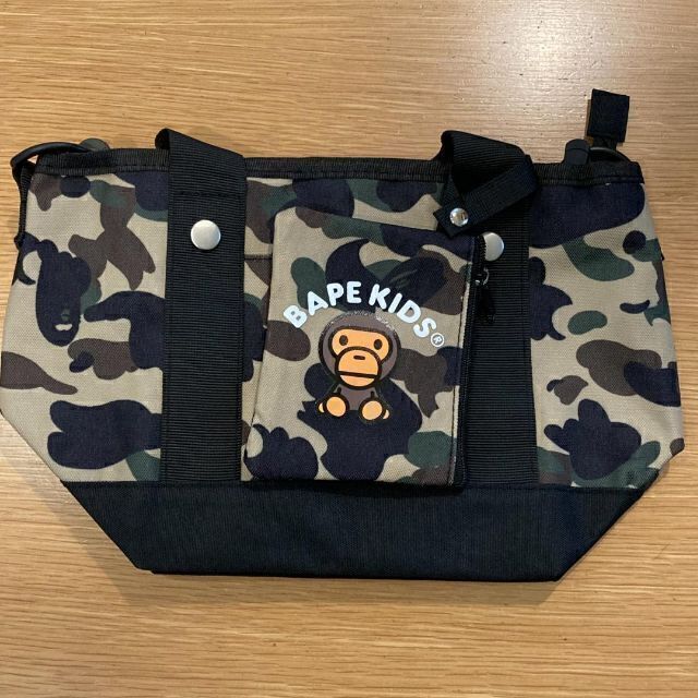 A BATHING APE(アベイシングエイプ)の【新品未使用】A BATHING APE おさんぽトート＆ミニ財布BOOK レディースのバッグ(トートバッグ)の商品写真