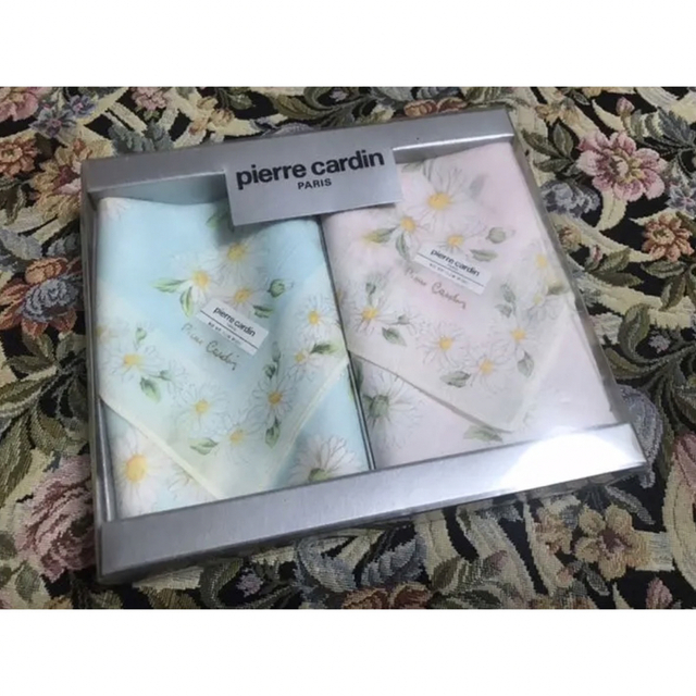 pierre cardin(ピエールカルダン)のPierre Cardin ピエールカルダン マーガレット ハンカチ 2枚セット レディースのファッション小物(ハンカチ)の商品写真