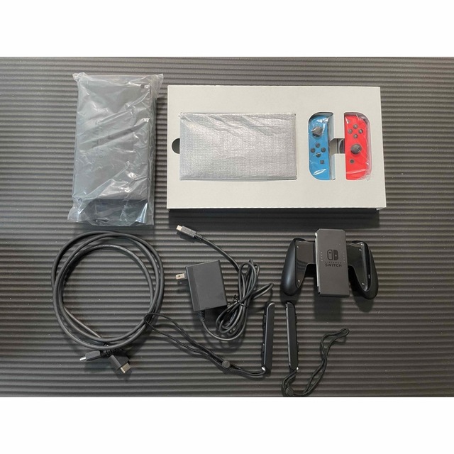 【美品】Nintendo Switch