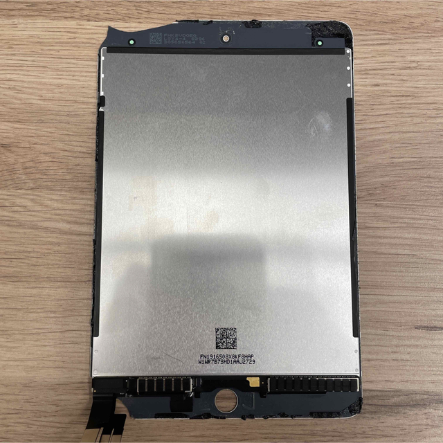 iPad(アイパッド)の【ジャンク】iPad mini5 ガラス割れ液晶アセンブリ白黒 スマホ/家電/カメラのPC/タブレット(その他)の商品写真