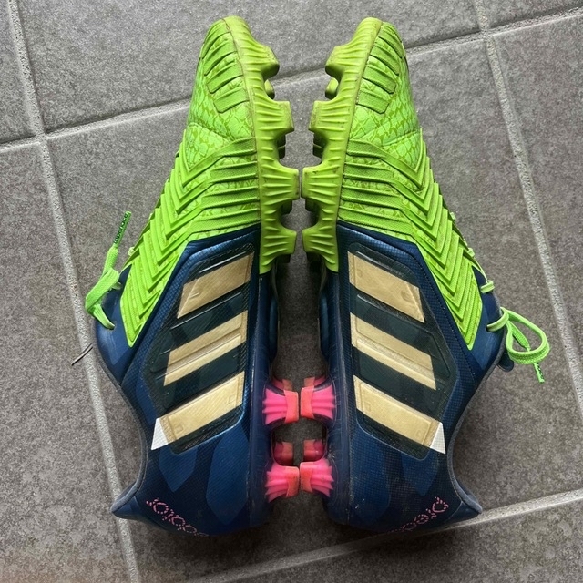 adidas(アディダス)の専用プレデター　インスティンクト　HG  27.5cm スポーツ/アウトドアのサッカー/フットサル(シューズ)の商品写真