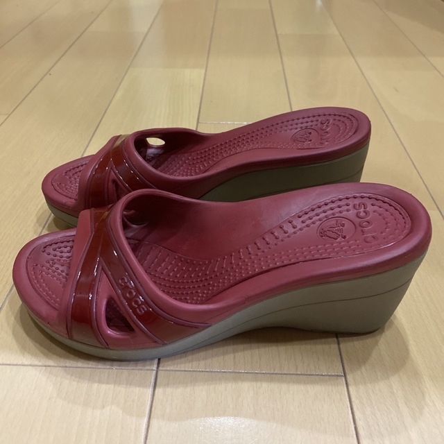 crocs(クロックス)のクロックス　ササリー　ジニー  w6 ピンク レディースの靴/シューズ(サンダル)の商品写真