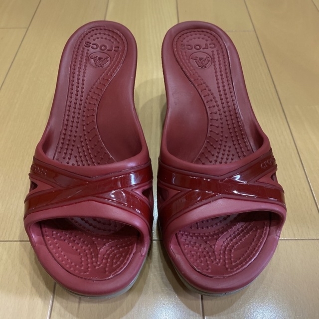 crocs(クロックス)のクロックス　ササリー　ジニー  w6 ピンク レディースの靴/シューズ(サンダル)の商品写真