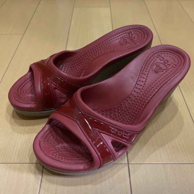 crocs(クロックス)のクロックス　ササリー　ジニー  w6 ピンク レディースの靴/シューズ(サンダル)の商品写真