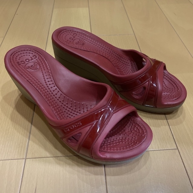 crocs(クロックス)のクロックス　ササリー　ジニー  w6 ピンク レディースの靴/シューズ(サンダル)の商品写真