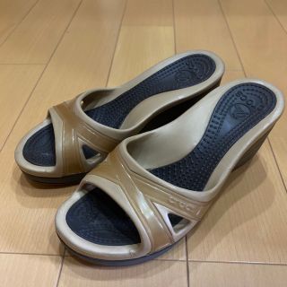 クロックス(crocs)のクロックス　ササリー　ジニー　w6  ベージュ(サンダル)