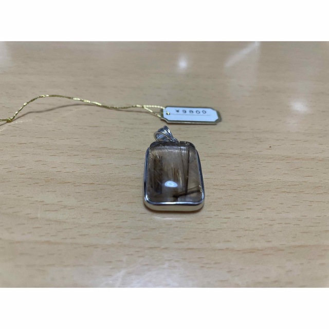 茶色の針入り水晶のペンダントトップ