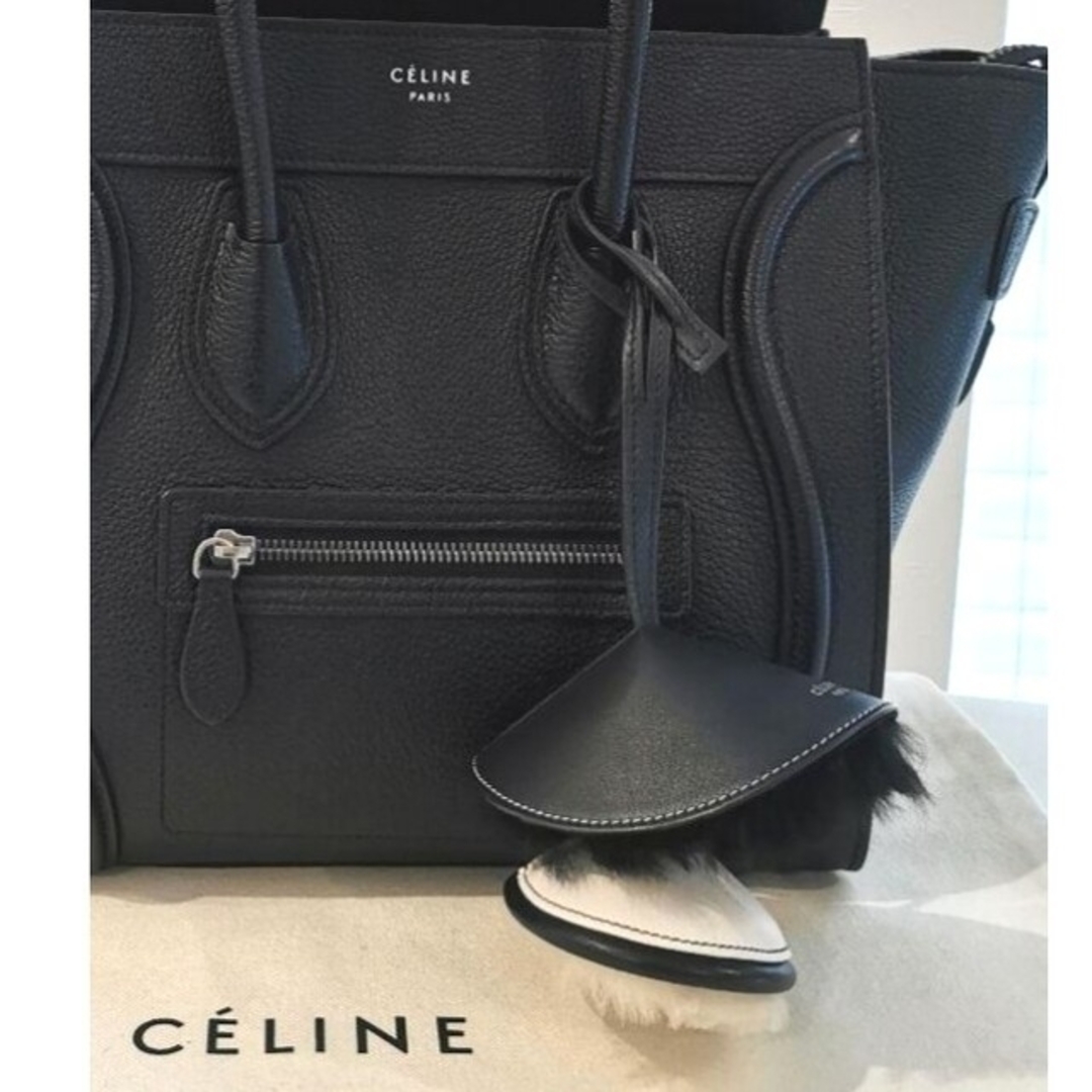 celine(セリーヌ)の旧ロゴ　CELINE　セリーヌ　クラゲチャーム　ファーチャーム　黒×白 レディースのアクセサリー(チャーム)の商品写真