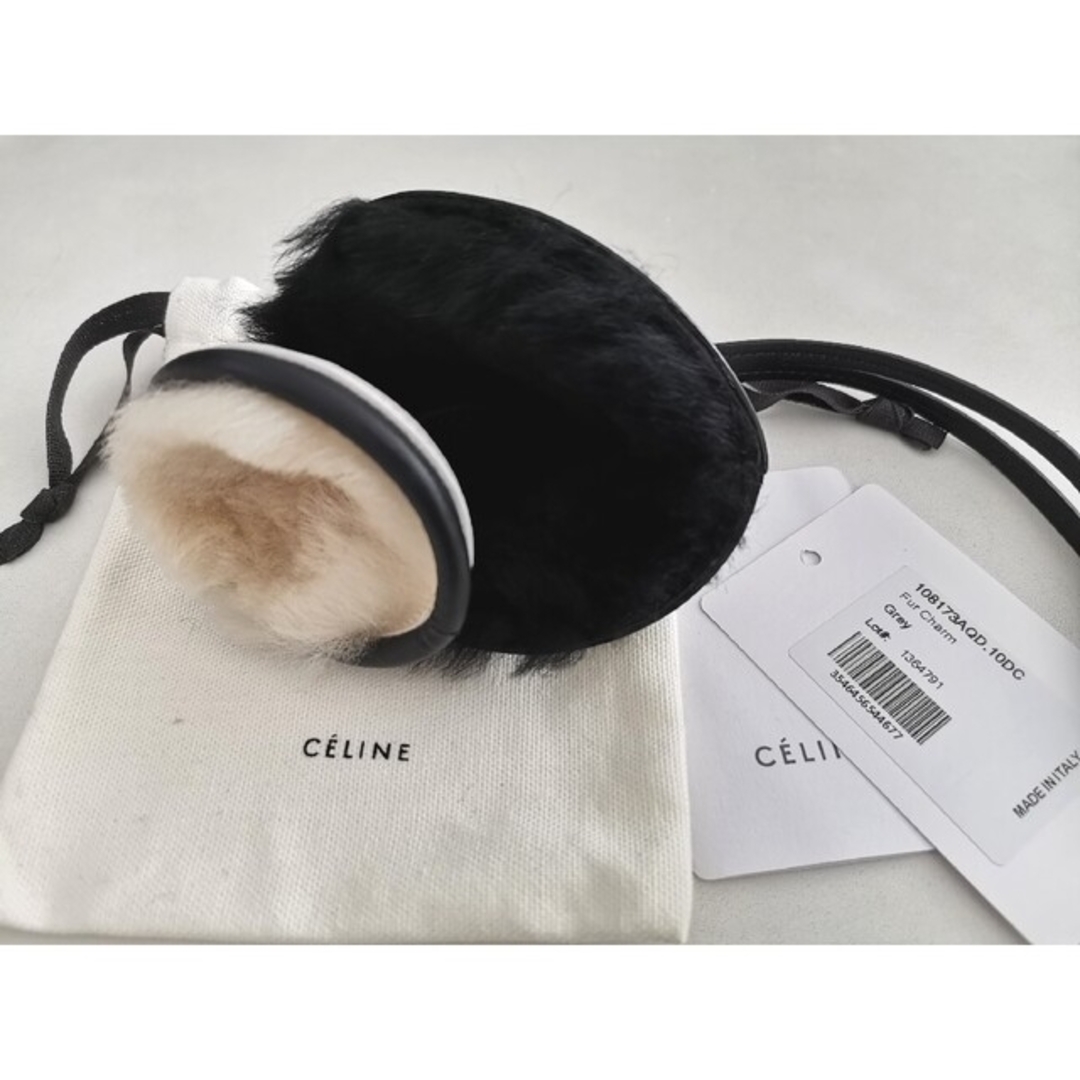 celine(セリーヌ)の旧ロゴ　CELINE　セリーヌ　クラゲチャーム　ファーチャーム　黒×白 レディースのアクセサリー(チャーム)の商品写真