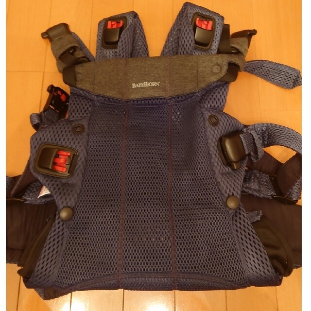 BABYBJORN(ベビービョルン)の【ベビービョルン】ハーモニー　抱っこ紐　ネイビーブルー キッズ/ベビー/マタニティの外出/移動用品(抱っこひも/おんぶひも)の商品写真