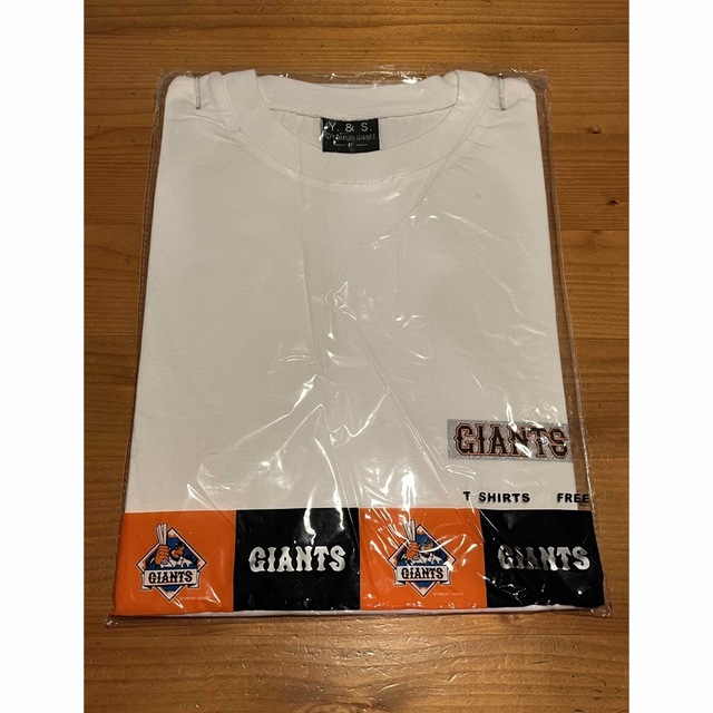 ジャイアンツ　巨人　GIANTS Tシャツ　新品未使用品 メンズのトップス(Tシャツ/カットソー(半袖/袖なし))の商品写真