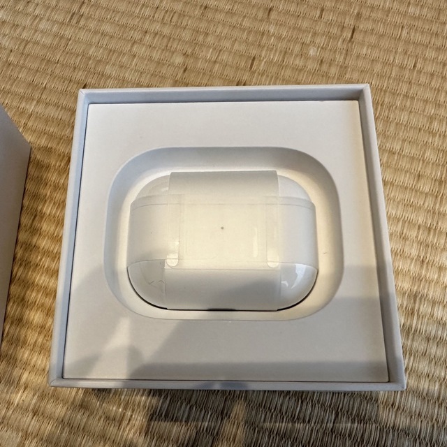 Apple(アップル)のAirPods Pro MWP22J/A スマホ/家電/カメラのオーディオ機器(ヘッドフォン/イヤフォン)の商品写真