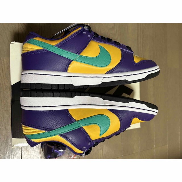 NIKE(ナイキ)のNike WMNS Dunk Low "Lisa Leslie" レディースの靴/シューズ(スニーカー)の商品写真