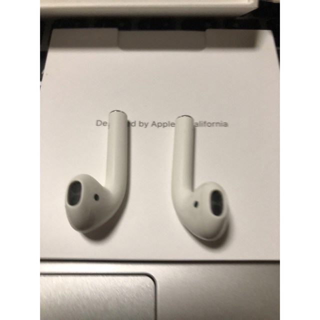 Apple(アップル)のAirPods（第2世代） スマホ/家電/カメラのオーディオ機器(ヘッドフォン/イヤフォン)の商品写真