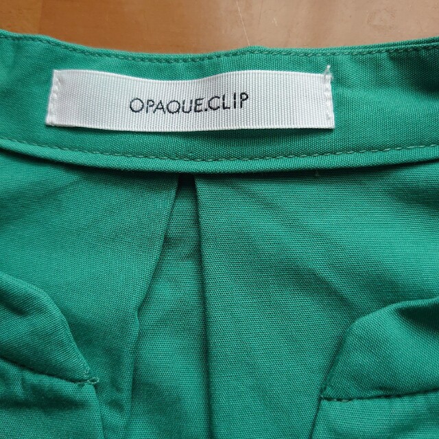 OPAQUE.CLIP(オペークドットクリップ)のOPAQUE.CLIP ブラウス　グリーン レディースのトップス(シャツ/ブラウス(半袖/袖なし))の商品写真