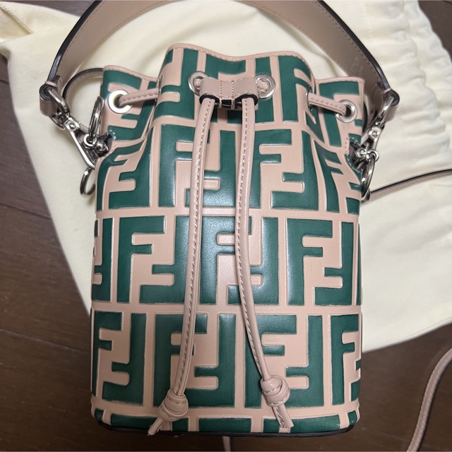 FENDI フェンディ　モントレゾール