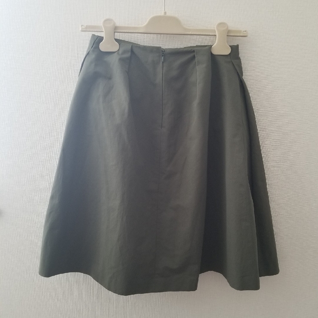 TOMORROWLAND(トゥモローランド)のTOMORROWLAND　スカート　膝丈　カーキ レディースのスカート(ひざ丈スカート)の商品写真