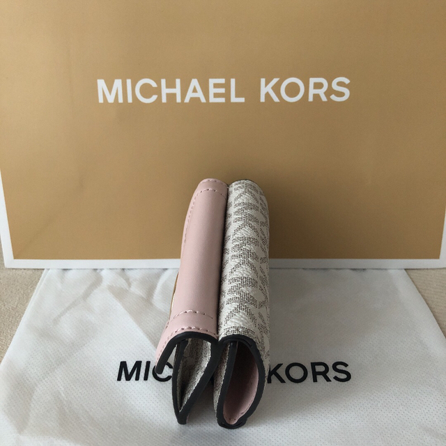 Michael Kors(マイケルコース)の新品 マイケルコース 定価28,600円 三つ折り財布 シグネチャーピンク レディースのファッション小物(財布)の商品写真