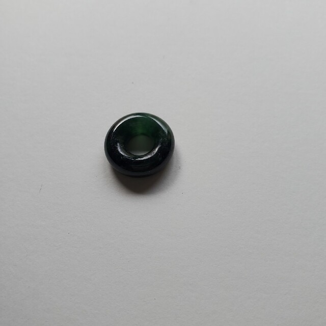 翡翠  濃緑フープペンダントチャーム   ペンダントトップ レディースのアクセサリー(ネックレス)の商品写真