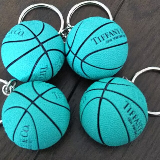 ティファニーブルー バスケットボールキーリング４個セット レディースのファッション小物(キーホルダー)の商品写真