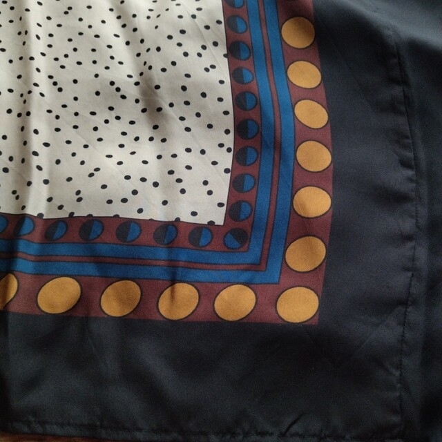 pas de calais(パドカレ)のpas de calais　パドカレ　巻きスカート　シルク100％ レディースのスカート(ひざ丈スカート)の商品写真