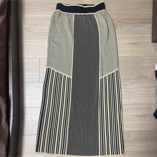CAPRICIEUX LE'MAGE(カプリシューレマージュ)のアガウド　パネル編みニットスカート レディースのスカート(ロングスカート)の商品写真