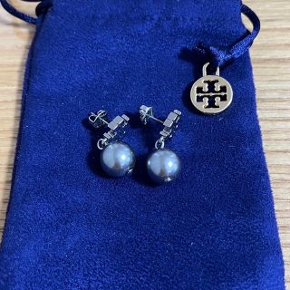 トリーバーチ(Tory Burch)のTORY BURCH グレーパールピアス★再値下げ(ピアス)