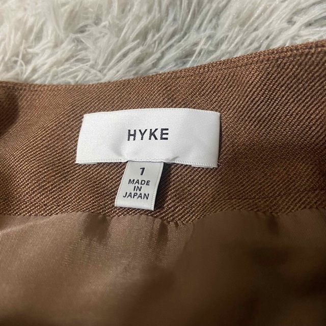 HYKE(ハイク)のHYKE ラッププリーツスカート　ブラウン レディースのスカート(ロングスカート)の商品写真
