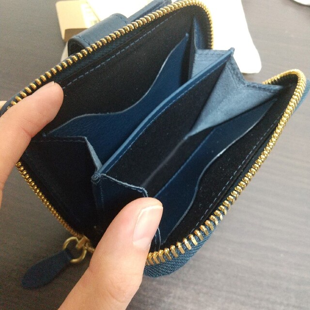 IL BISONTE(イルビゾンテ)の新品 イルビゾンテ 本革 レザー ラウンド ウォレット 財布 ネイビー 紺 メンズのファッション小物(折り財布)の商品写真