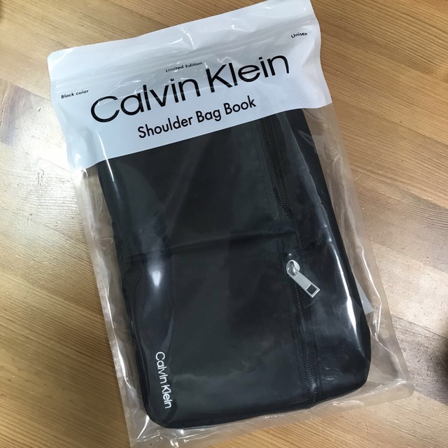 Calvin Klein(カルバンクライン)のCalvin Klein カルバンクライン ショルダーバッグ ブック セブン レディースのバッグ(ショルダーバッグ)の商品写真