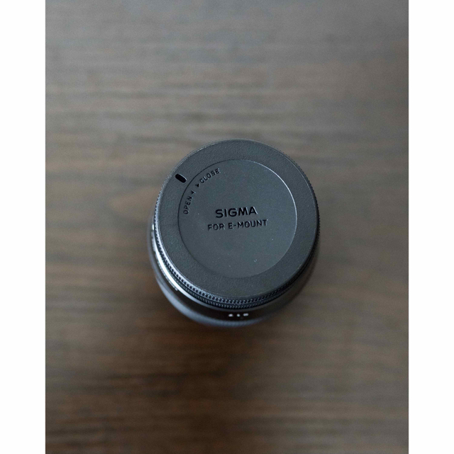 SIGMA(シグマ)のSIGMA 16F1.4 DC DN Eマウント 保護フィルター付き スマホ/家電/カメラのカメラ(レンズ(単焦点))の商品写真