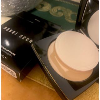 ボビイブラウン(BOBBI BROWN)のボビイブラウン　シアーフィニッシュ　プレストパウダー(フェイスパウダー)