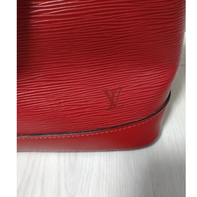LOUIS VUITTON(ルイヴィトン)のルイ・ヴィトン　Louis Vuitton　アルマ　エピ　レッド レディースのバッグ(ハンドバッグ)の商品写真