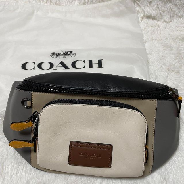 りのメンズ美品‼︎ coach c4022 ボディーバッグ