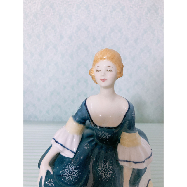 ロイヤルドルトン ヒラリー フィギュリン
