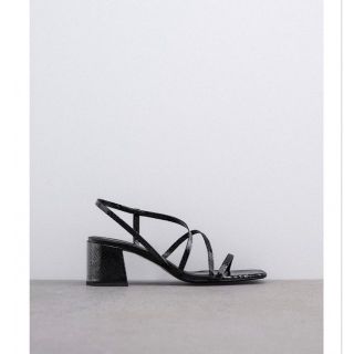 ザラ(ZARA)のzara ブロックヒール　サンダル　美品　38(サンダル)