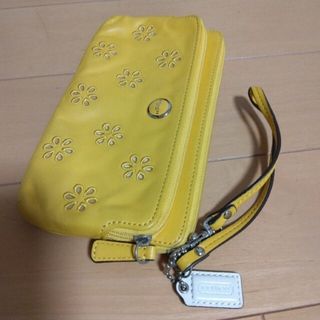 コーチ(COACH)のCOACH　財布　ポーチ　イエロー(財布)