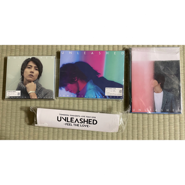 山下智久　UNLEASHED 通常盤初回仕様限定 3枚セット、ペンライト エンタメ/ホビーの雑誌(音楽/芸能)の商品写真