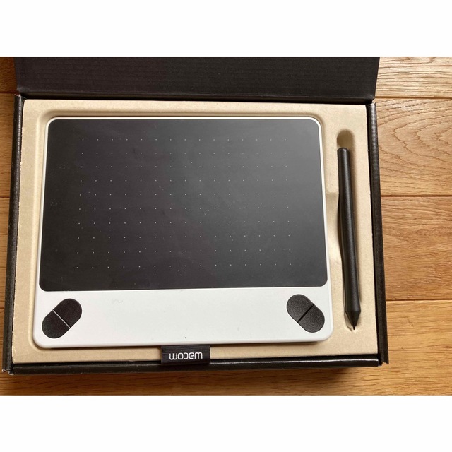 Wacom(ワコム)のワコム Intuos Draw ペン入力専用 お絵描き入門モデル Sサイズ ホ… スマホ/家電/カメラのPC/タブレット(タブレット)の商品写真