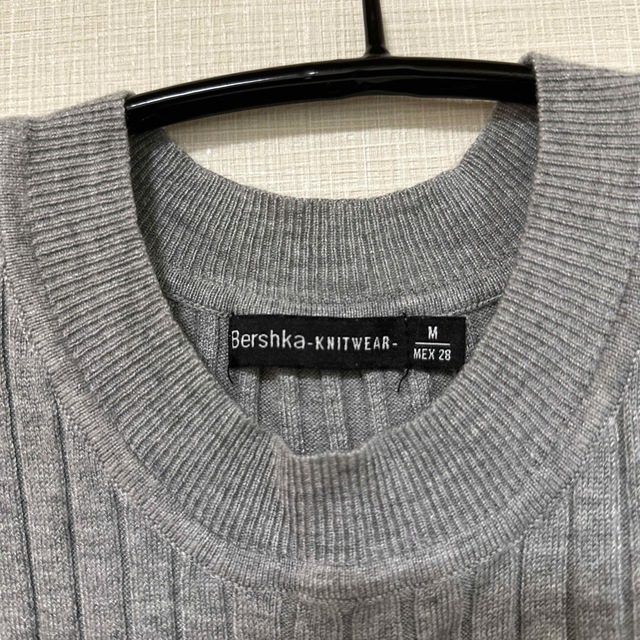 Bershka(ベルシュカ)の【値下げ】Bershka ベルシュカ ノースリーブニット グレー レディースのトップス(カットソー(半袖/袖なし))の商品写真